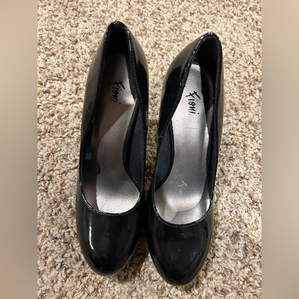Black high heels size 8